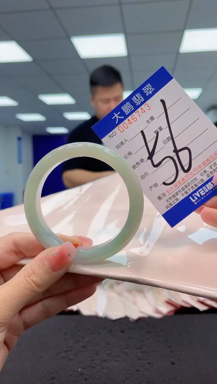 【闪购商品】翡翠手镯未镶嵌AAAAAAAAAA