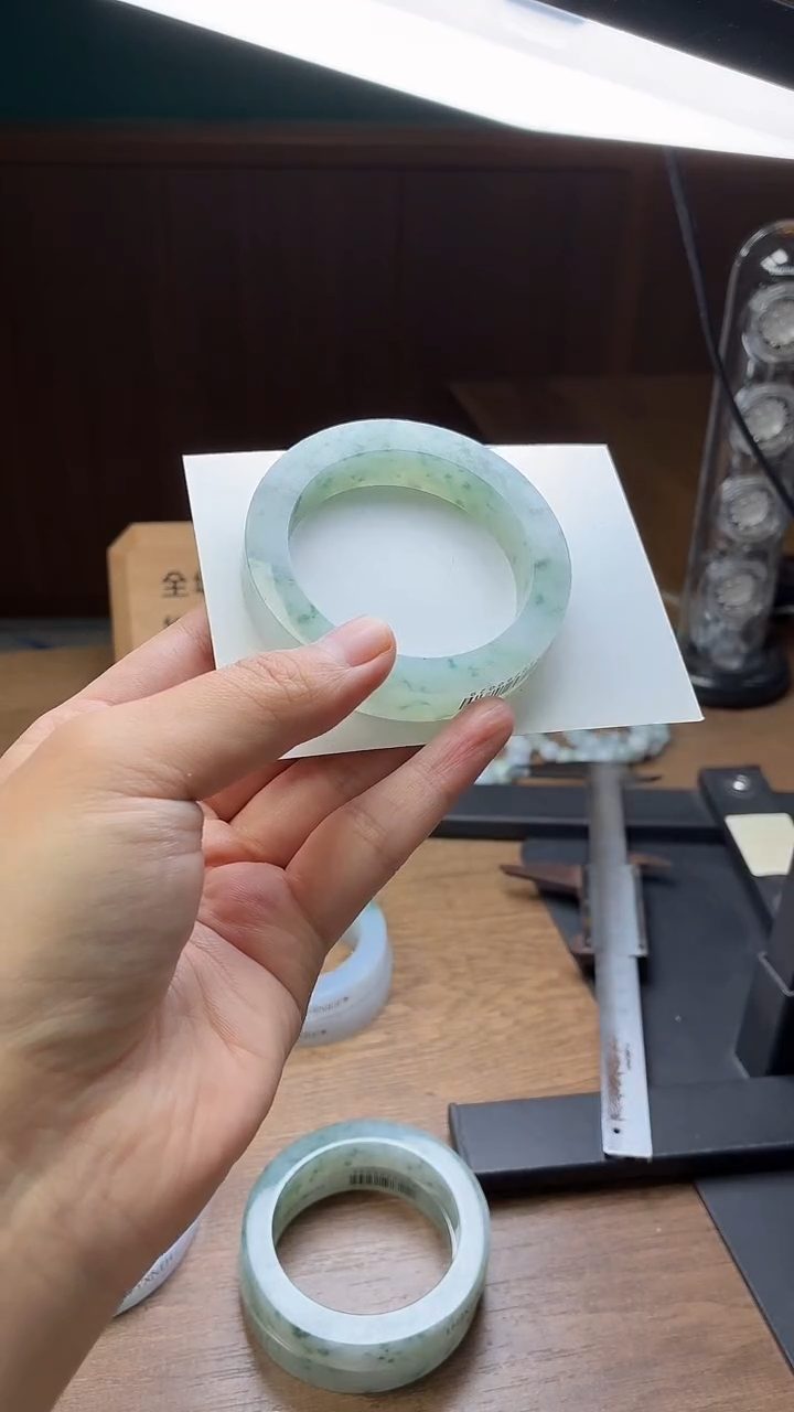 未镶嵌手镯定制翡翠妞*定制