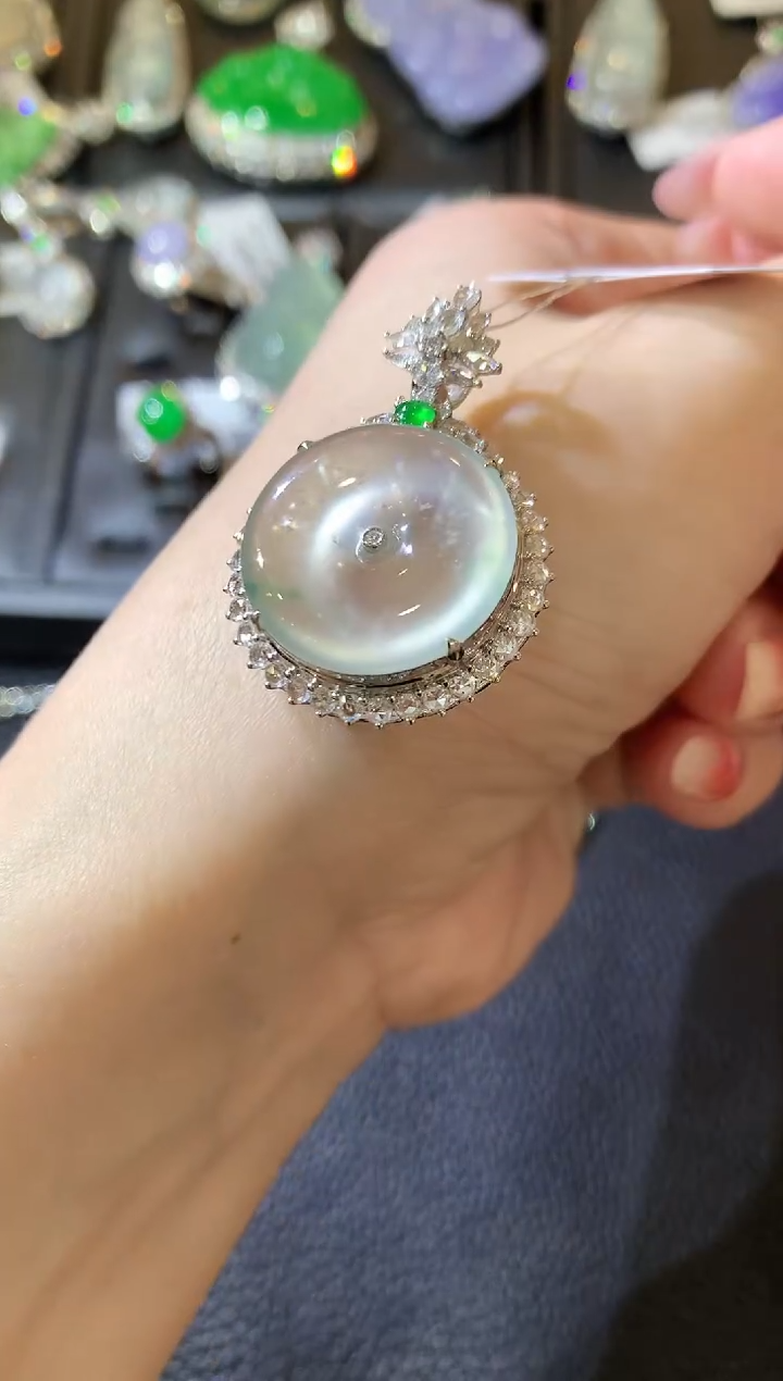 【闪购商品】翡翠吊坠(不含链)18K金镶嵌W41 