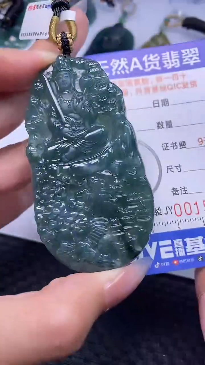 翡翠未镶嵌颈饰    5306