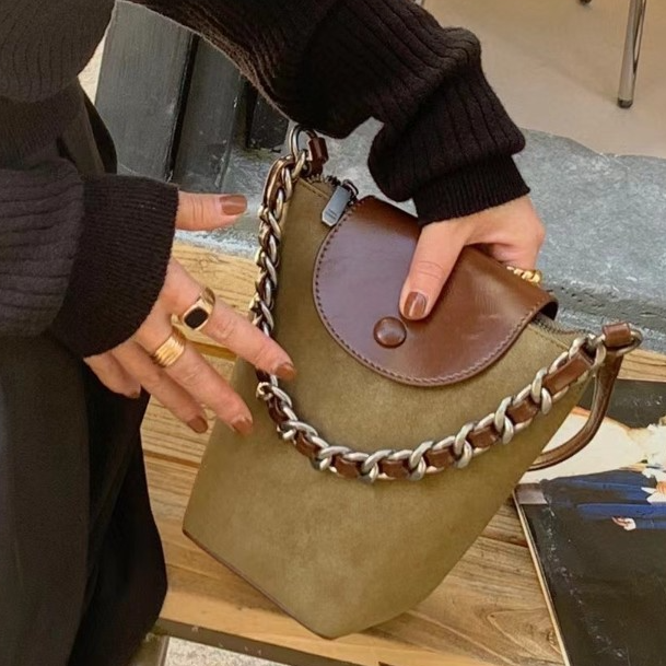 BSS-VAZSLVE/原创设计SK-82120-香草奶茶 春季新款轻奢小包