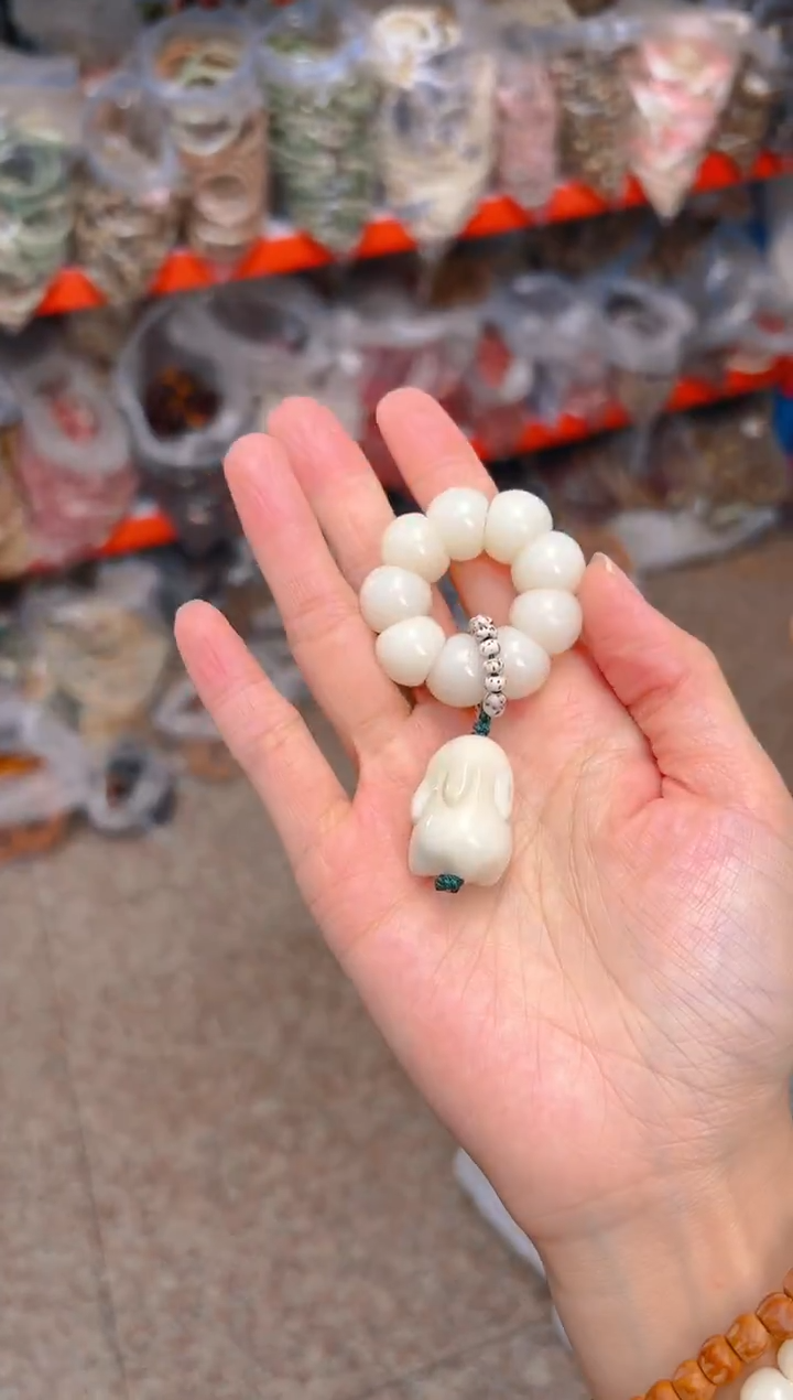 吊坠菩提根/象牙果荔枝栋手捻 白色兔