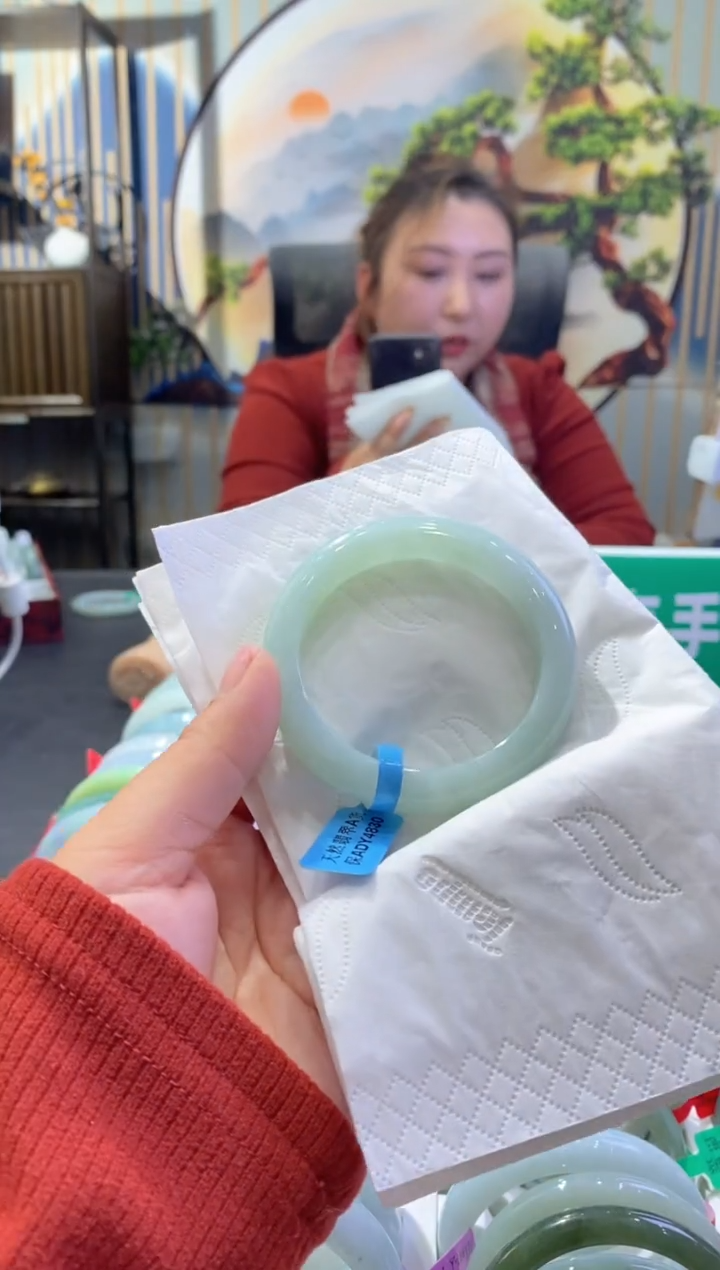 【闪购商品】翡翠手镯未镶嵌多人03955