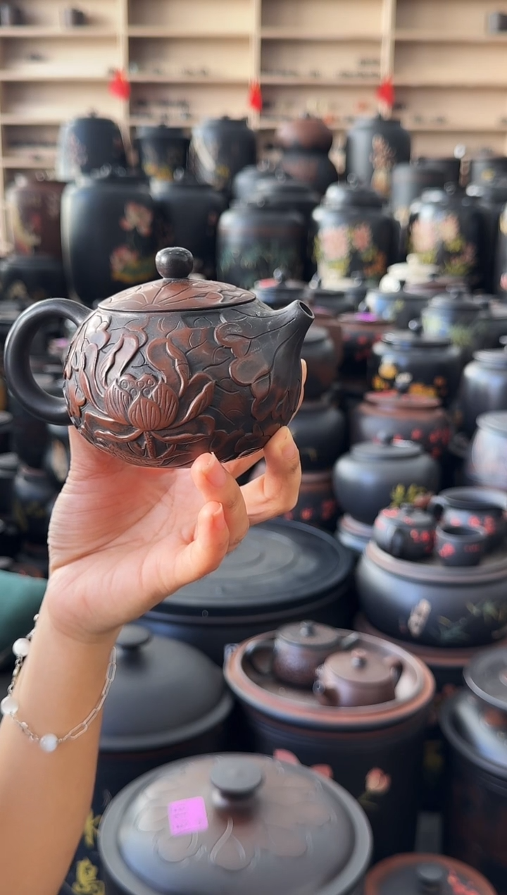 罐瑕疵无礼盒 满雕荷花西施 