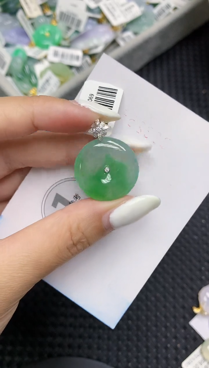 颈饰18K金镶嵌翡翠11111111111