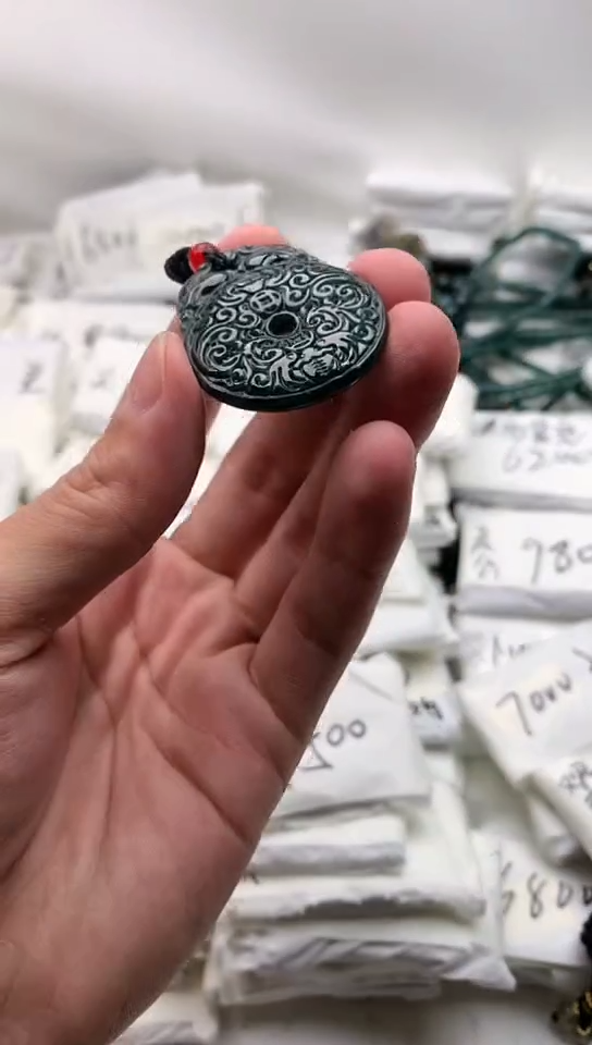 翡翠未镶嵌颈饰平安扣【品质一般介意慎拍】