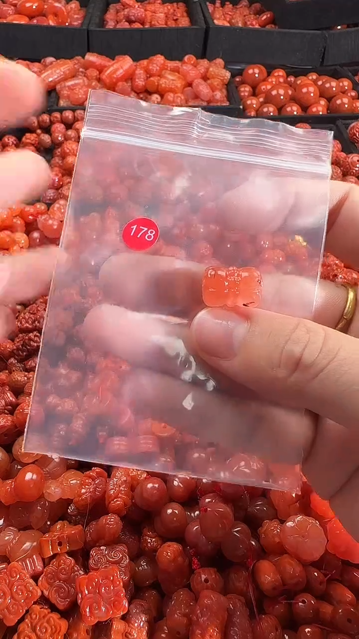 颈饰未镶嵌南红玛瑙1