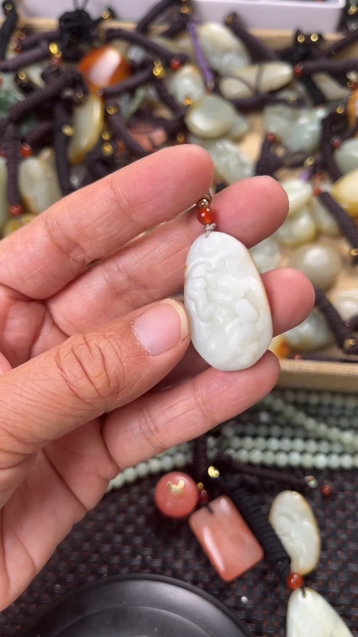 【闪购商品】和田玉颈饰未镶嵌多样性发货没有证书拍一发一有瑕