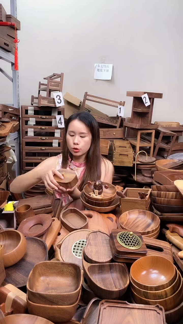    南美胡桃木带盖牙线盒 