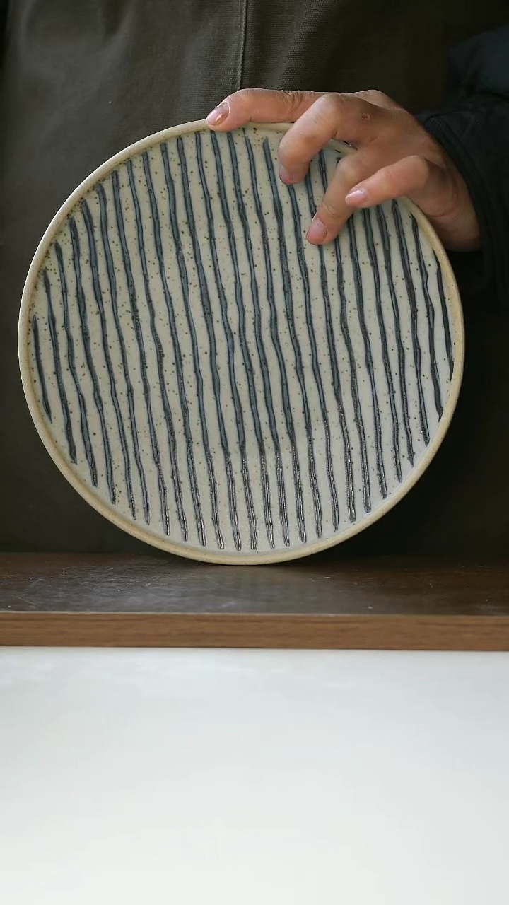 【闪购商品】陶瓷手绘条纹早餐盘21cm@4-2@