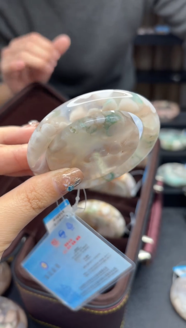 【闪购商品】石英质玉手镯未镶嵌147（55圈赠送镯心）