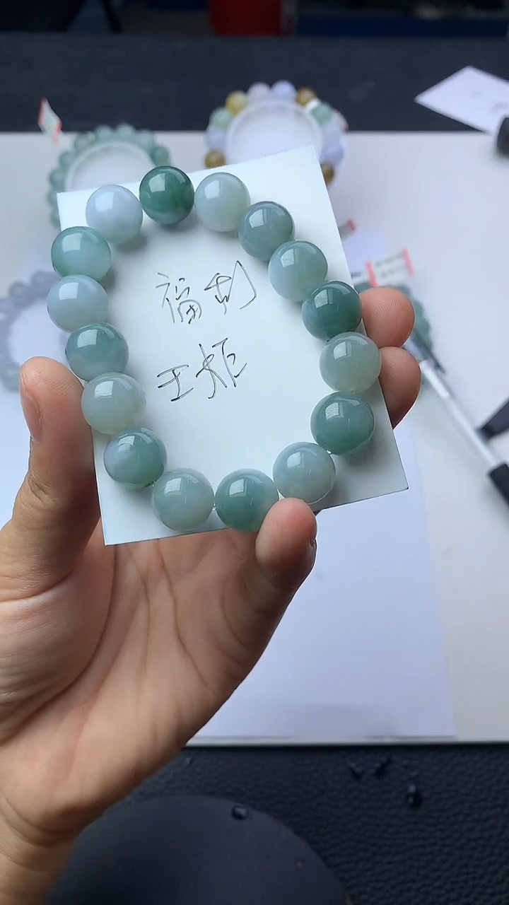 翡翠未镶嵌颈饰珠子