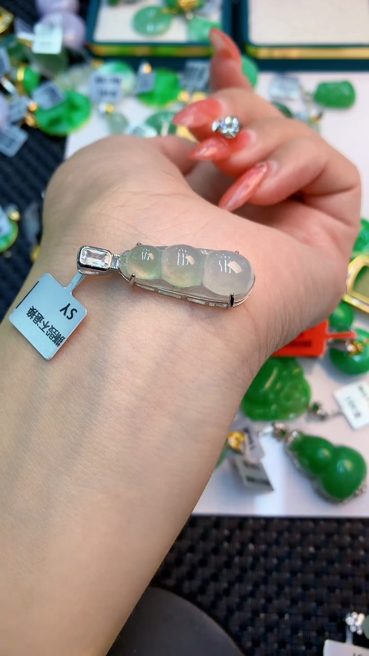 颈饰未镶嵌翡翠1