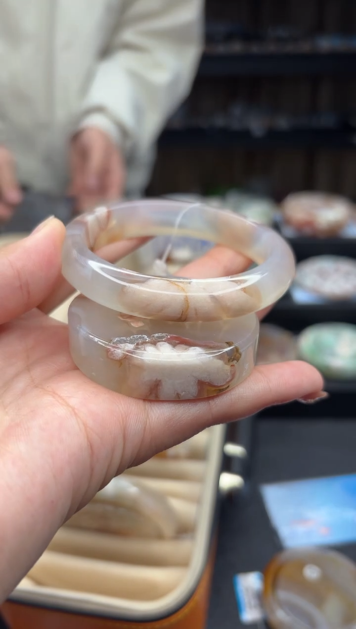 【闪购商品】石英质玉手镯未镶嵌67（56圈赠送镯心）