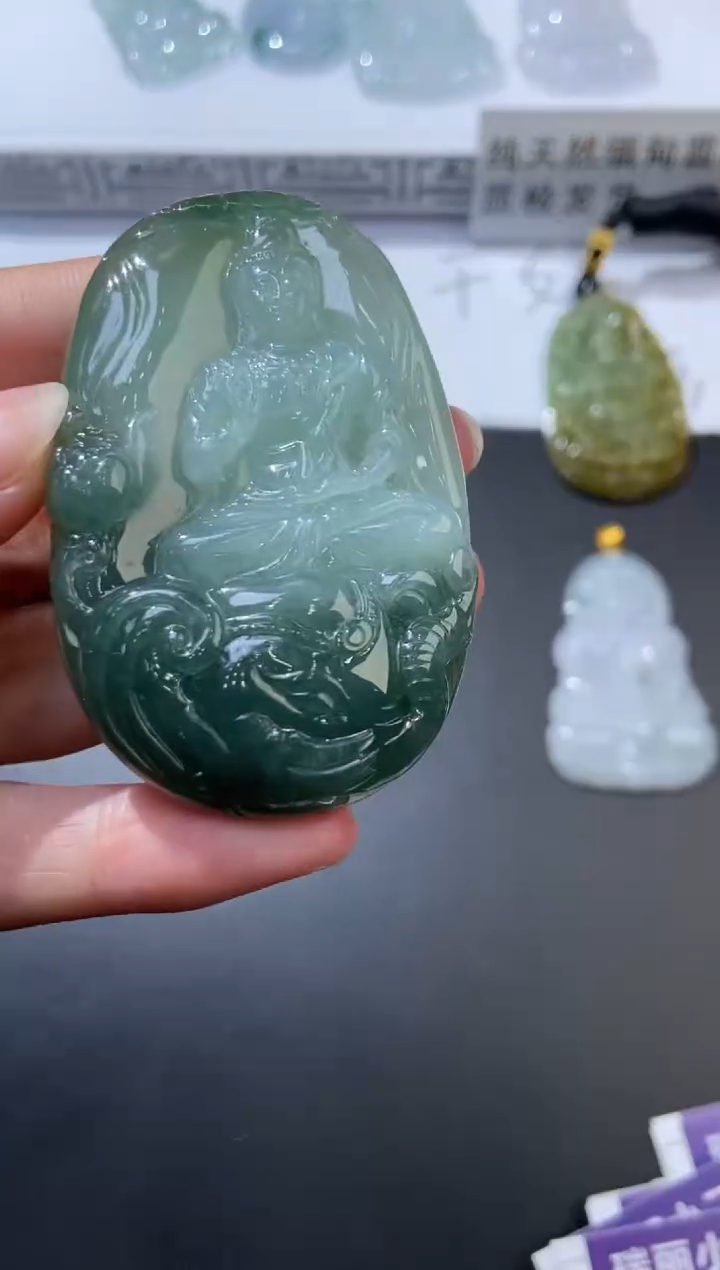 未镶嵌挂件翡翠376685    多人 