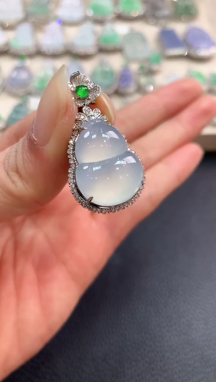 【闪购商品】翡翠吊坠(不含链)18K金镶嵌n47       