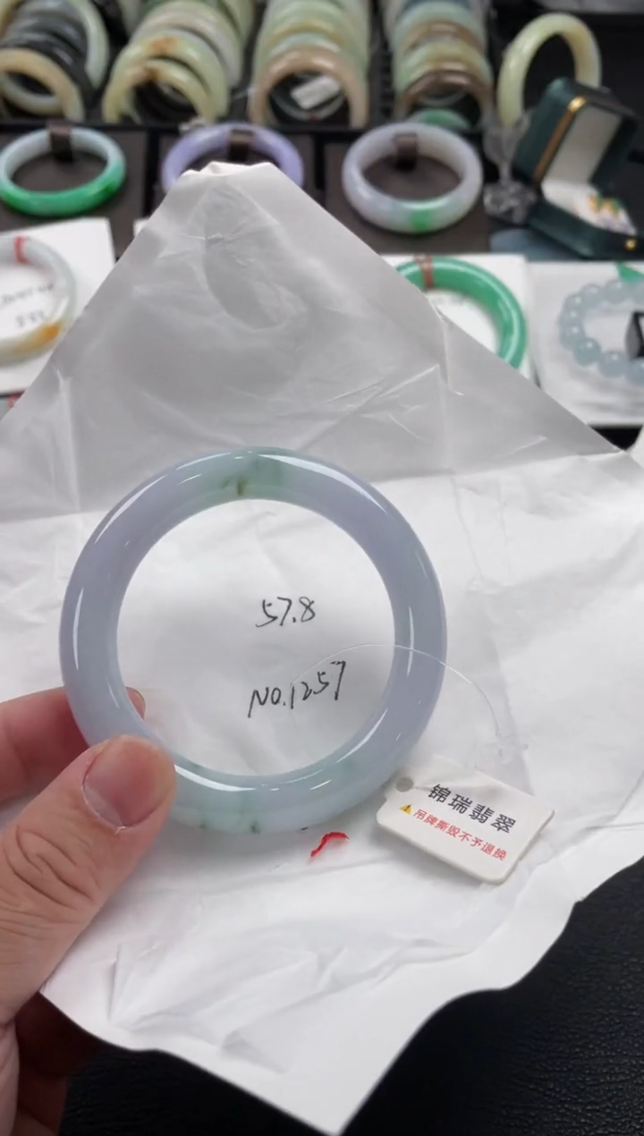 【闪购商品】翡翠手镯未镶嵌57.8圆条