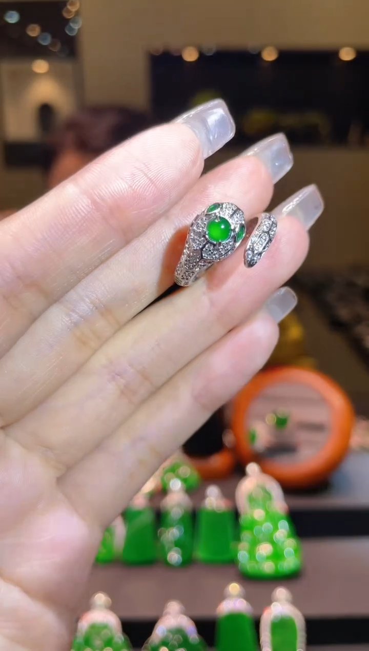 【闪购商品】翡翠吊坠(不含链)未镶嵌A75