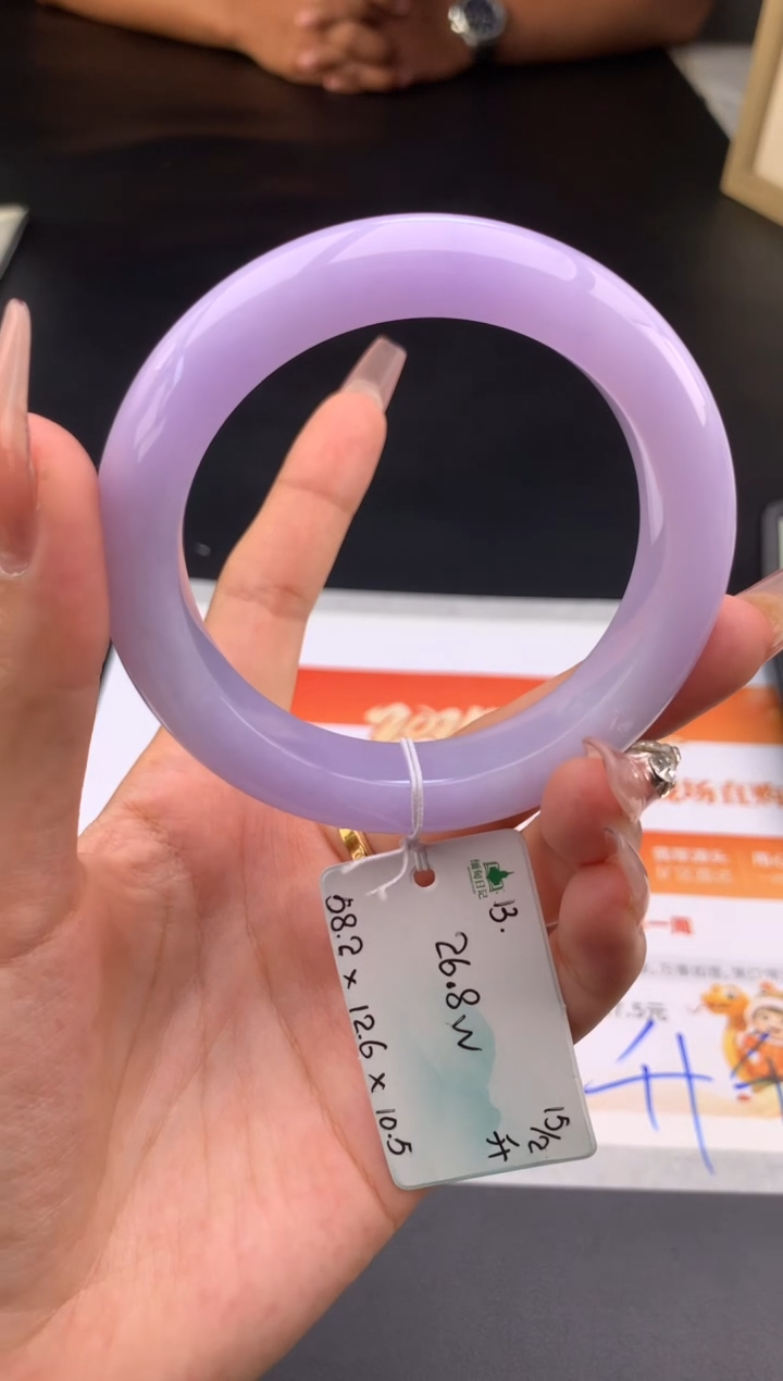 【闪购商品】翡翠手镯未镶嵌 #情人节#送礼，下单联系客服核对地址~