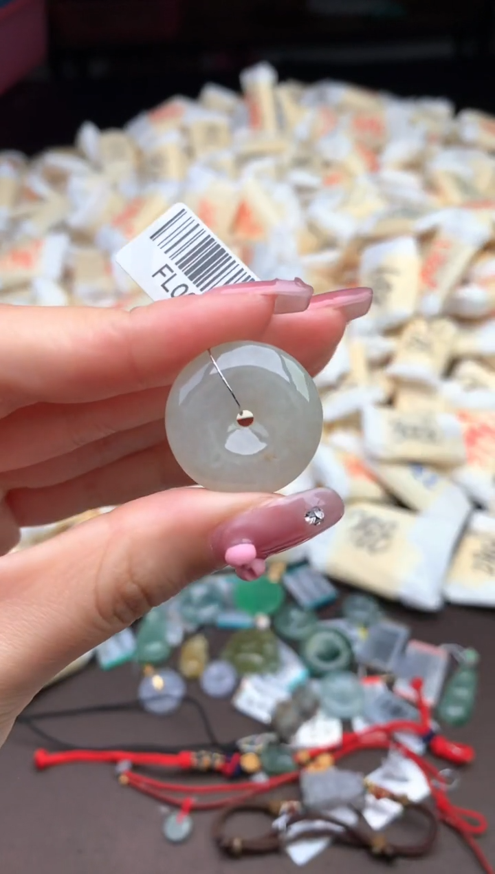 【闪购商品】翡翠颈饰未镶嵌—