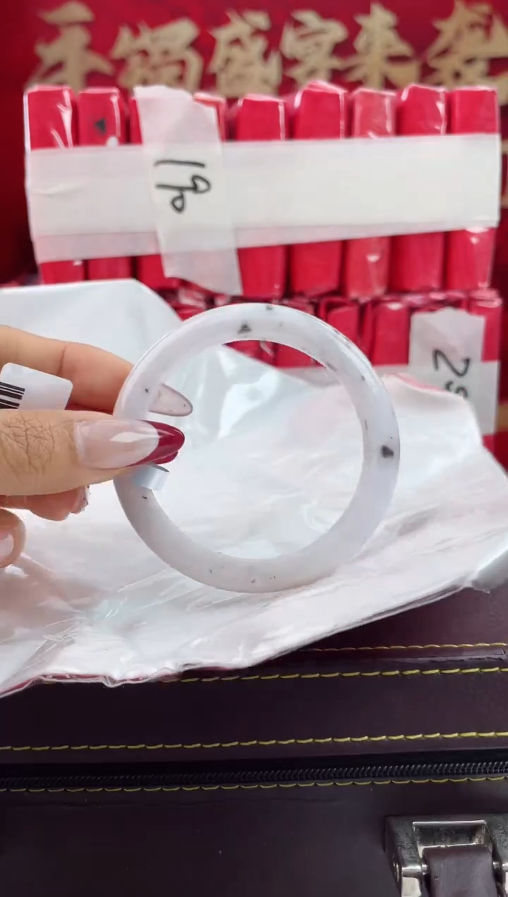 【闪购商品】翡翠手镯未镶嵌3翡翠手镯（微瑕）