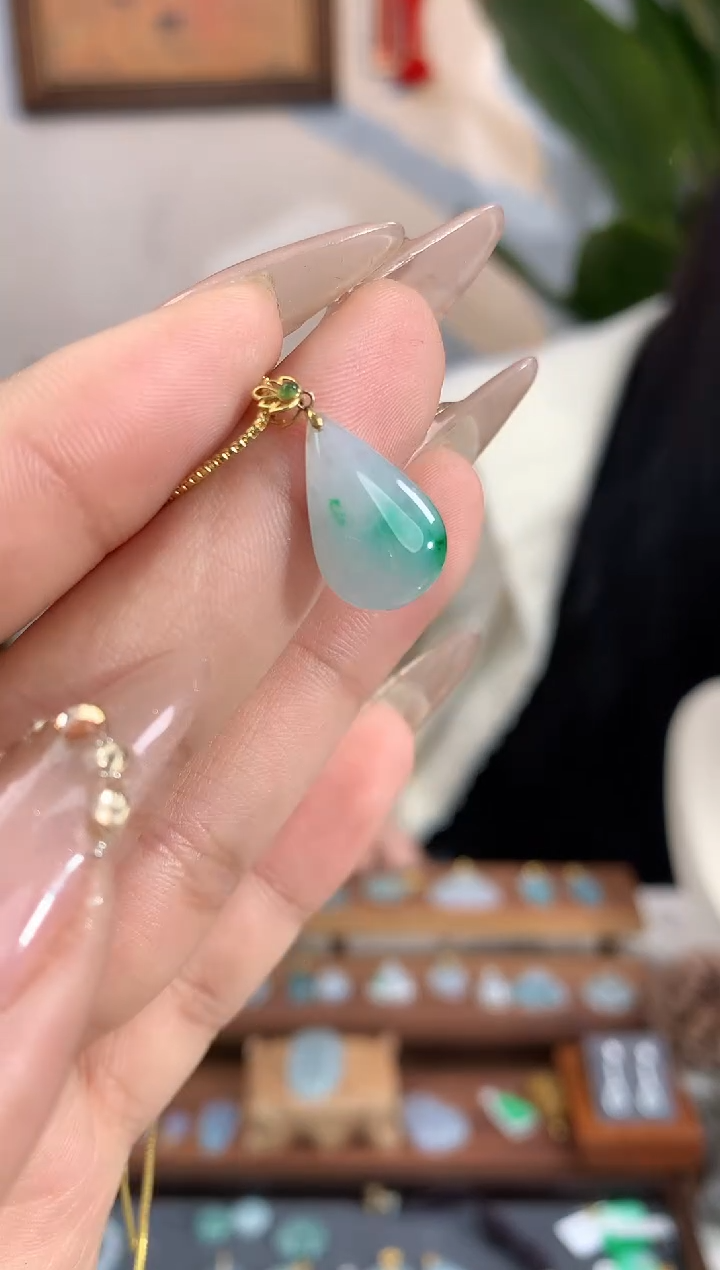 【闪购商品】翡翠吊坠(不含链)18K金镶嵌水滴