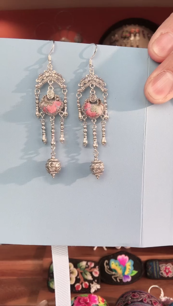 织绣非遗手工苗银苗绣饰品24