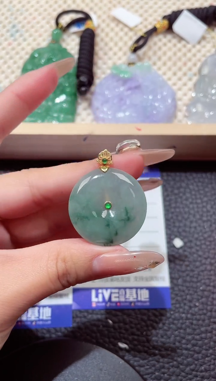 颈饰18K金镶嵌翡翠00000