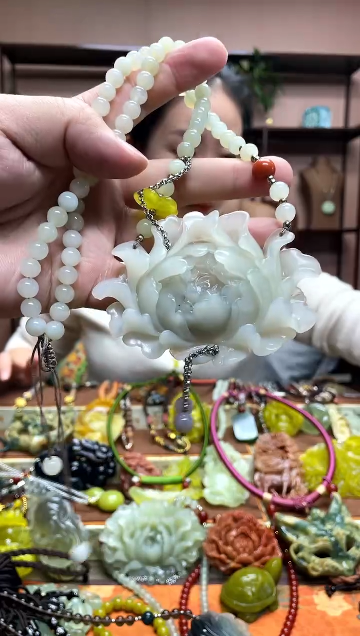 未镶嵌岫玉吊坠·