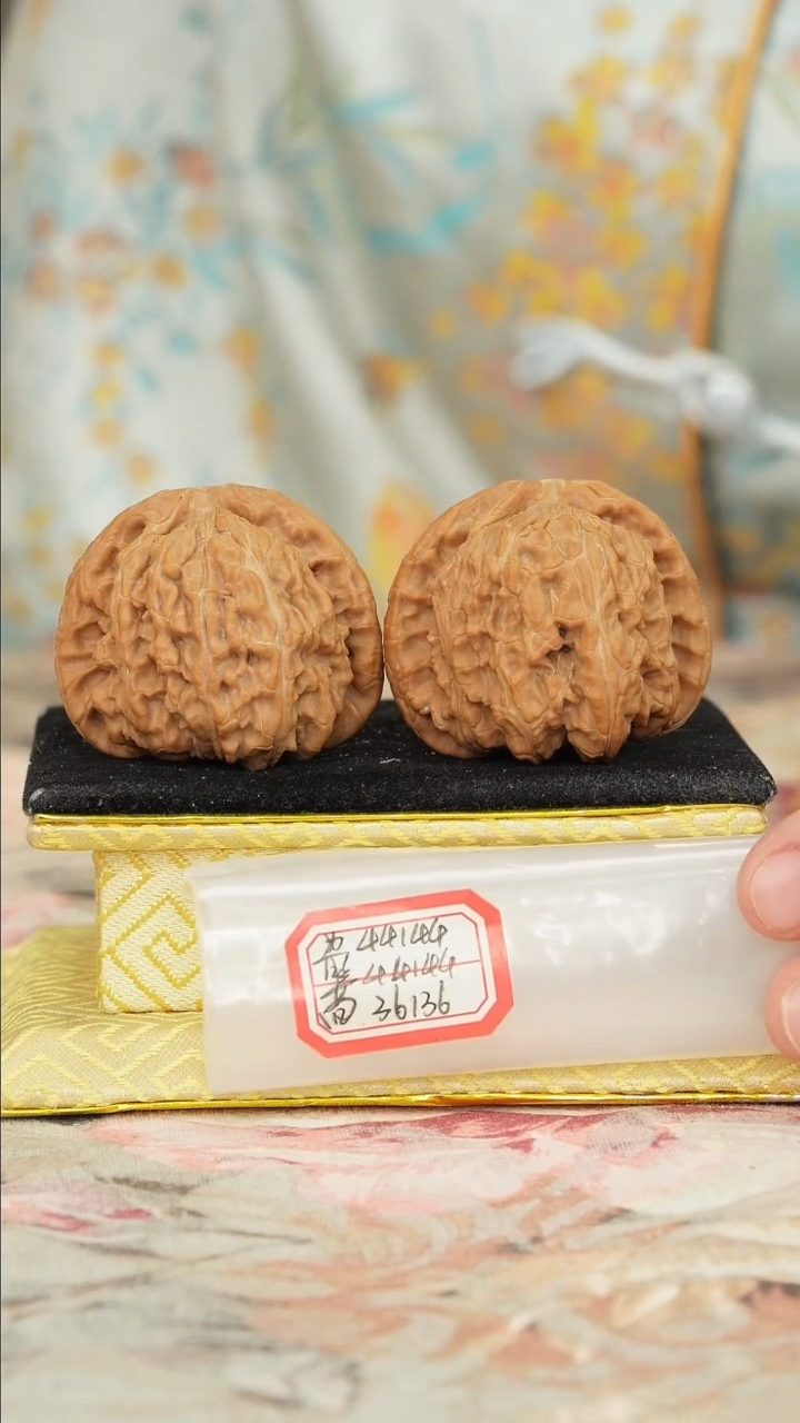 【闪购商品】文玩核桃把件白狮子