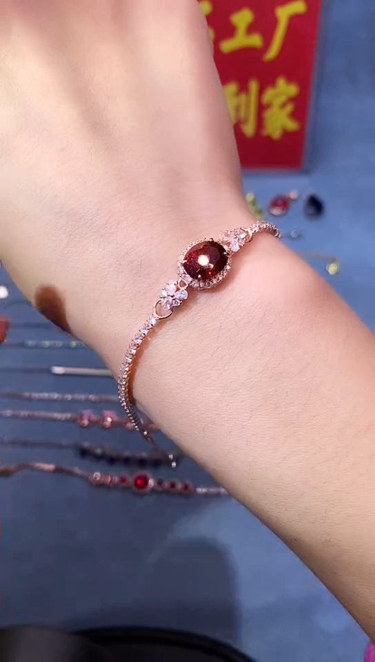 【闪购商品】石榴石手链银S925镶嵌11111