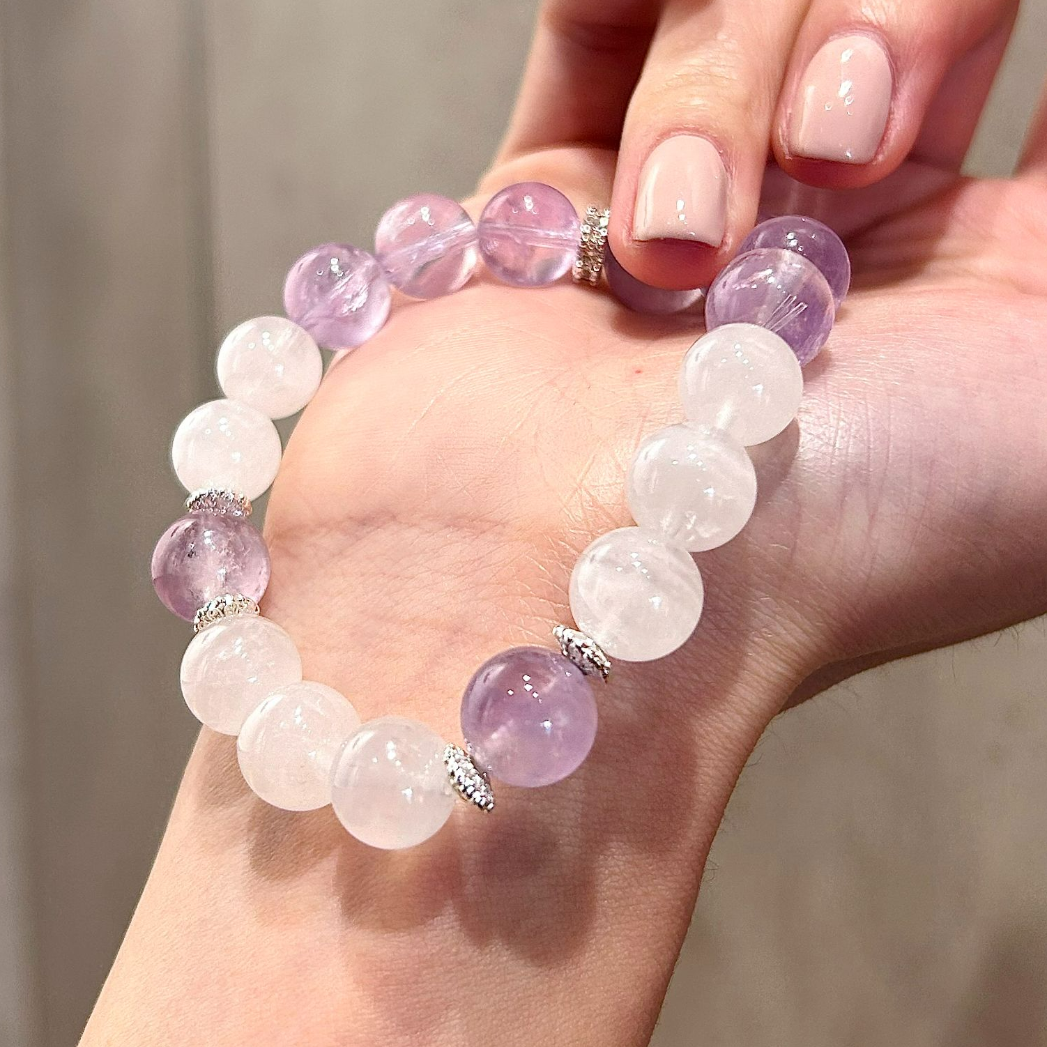 天然薰衣草紫水晶手串梦幻淡紫色白幽灵手串简约设计款手串