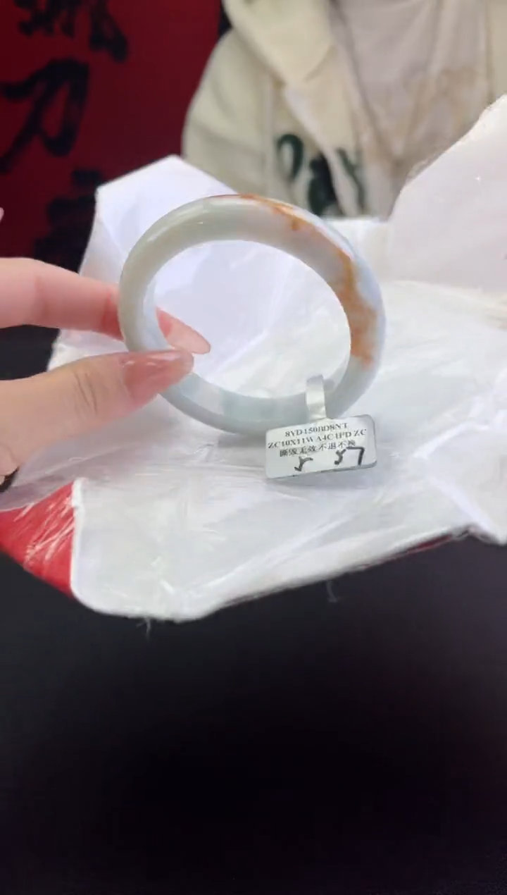 【闪购商品】翡翠手镯未镶嵌8翡翠手镯(微瑕）