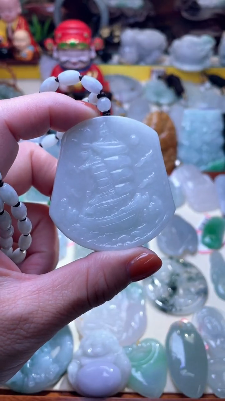 翡翠未镶嵌颈饰一帆风顺