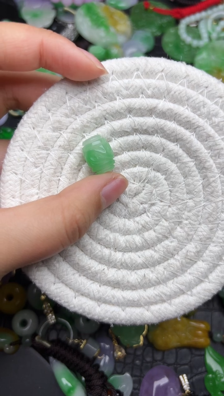 颈饰未镶嵌翡翠缅甸翡翠吊坠