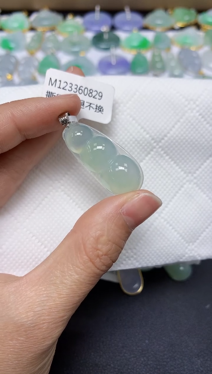 翡翠18K金镶嵌颈饰 天然翡翠A货