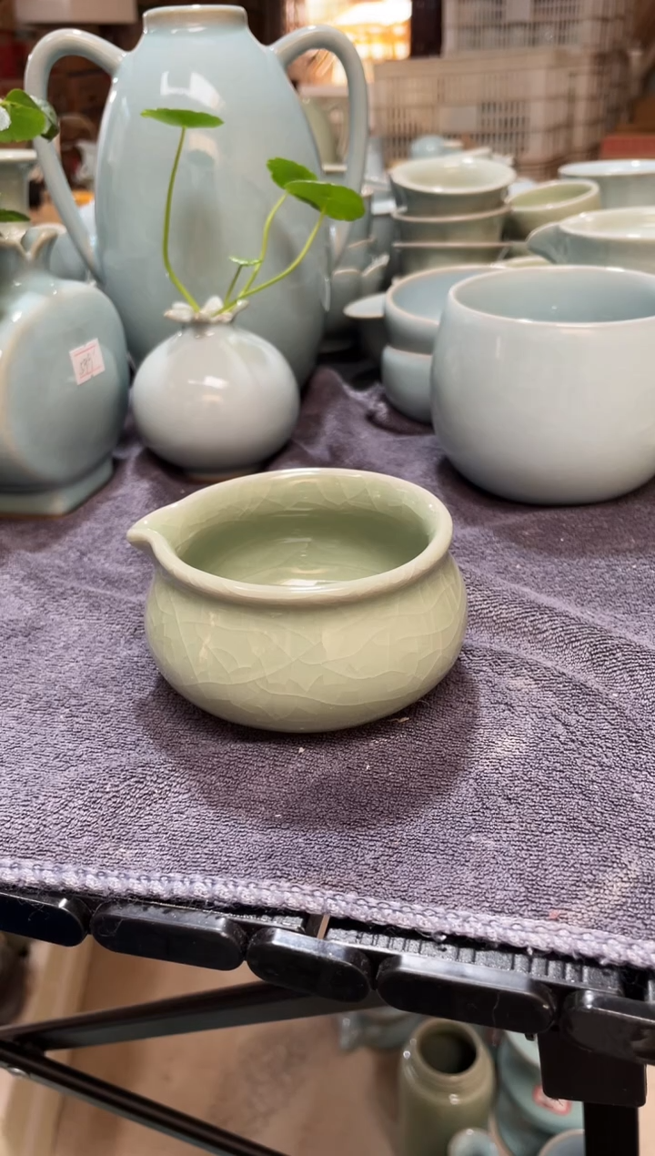 其他80ml手抓公道杯 豆绿釉