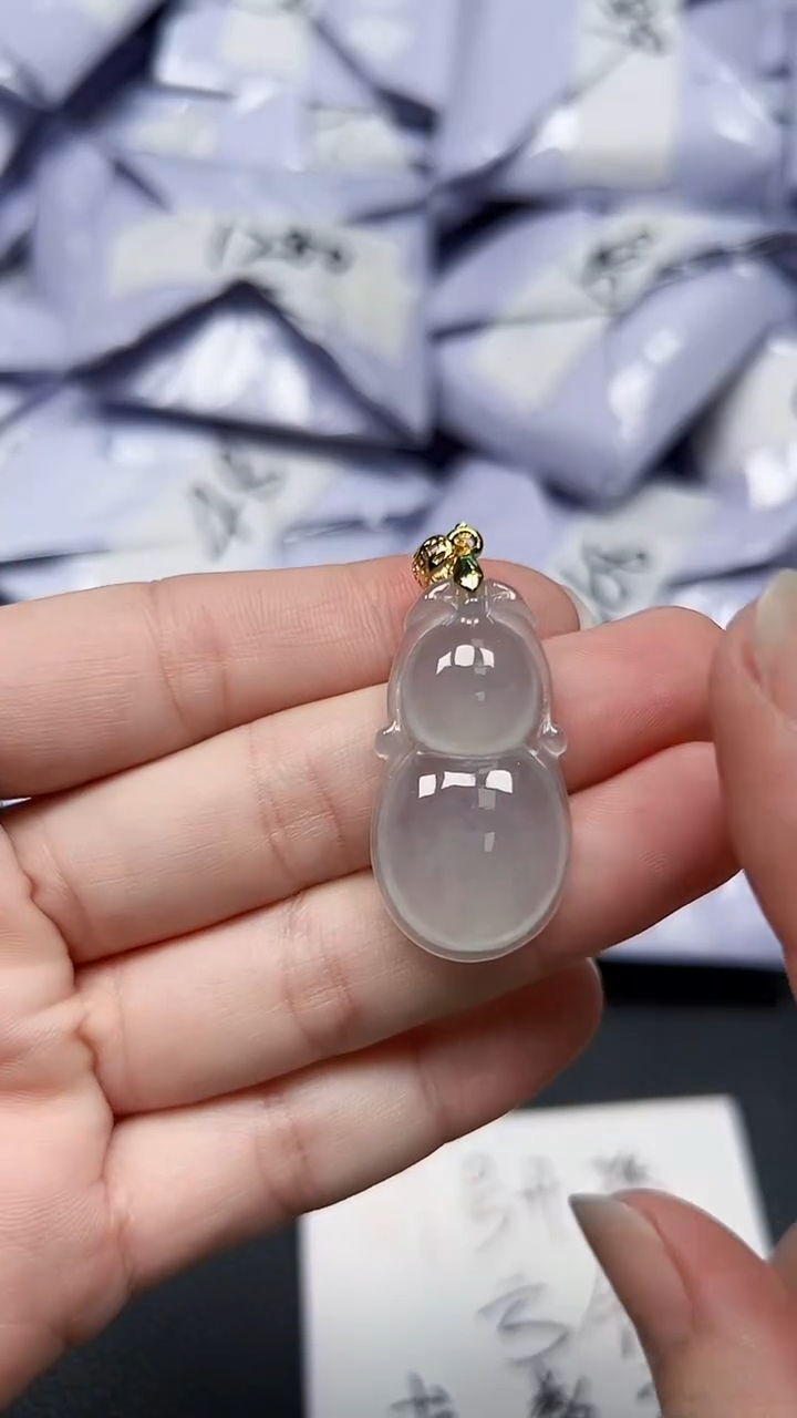 翡翠未镶嵌吊坠(赠链)（加扣头)8