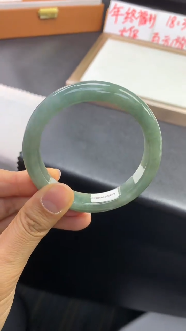 未镶嵌手镯翡翠退货需手镯吊牌标签完好