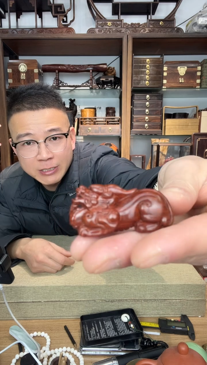 乌木类书架693小叶紫檀汉代貔貅摆件