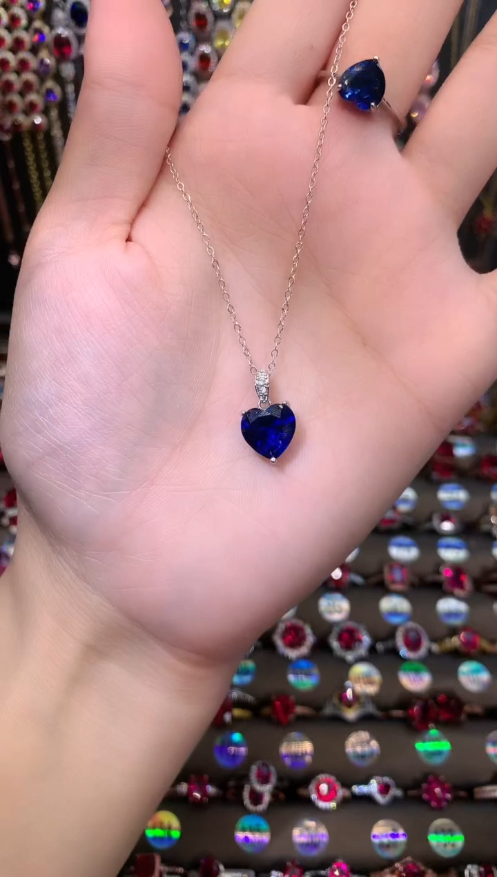 【闪购商品】蓝宝石吊坠(赠链)14K金镶嵌银色