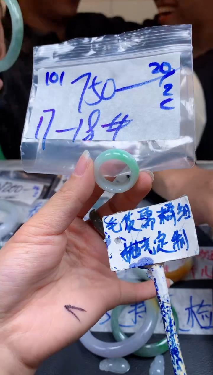 【闪购商品】定制翡翠未镶嵌101毛货需精细抛光挂件多样性拍一发一