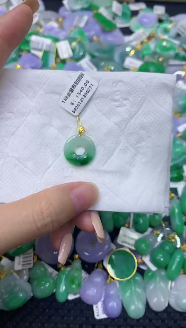 颈饰18K金镶嵌翡翠天然缅甸翡翠A货