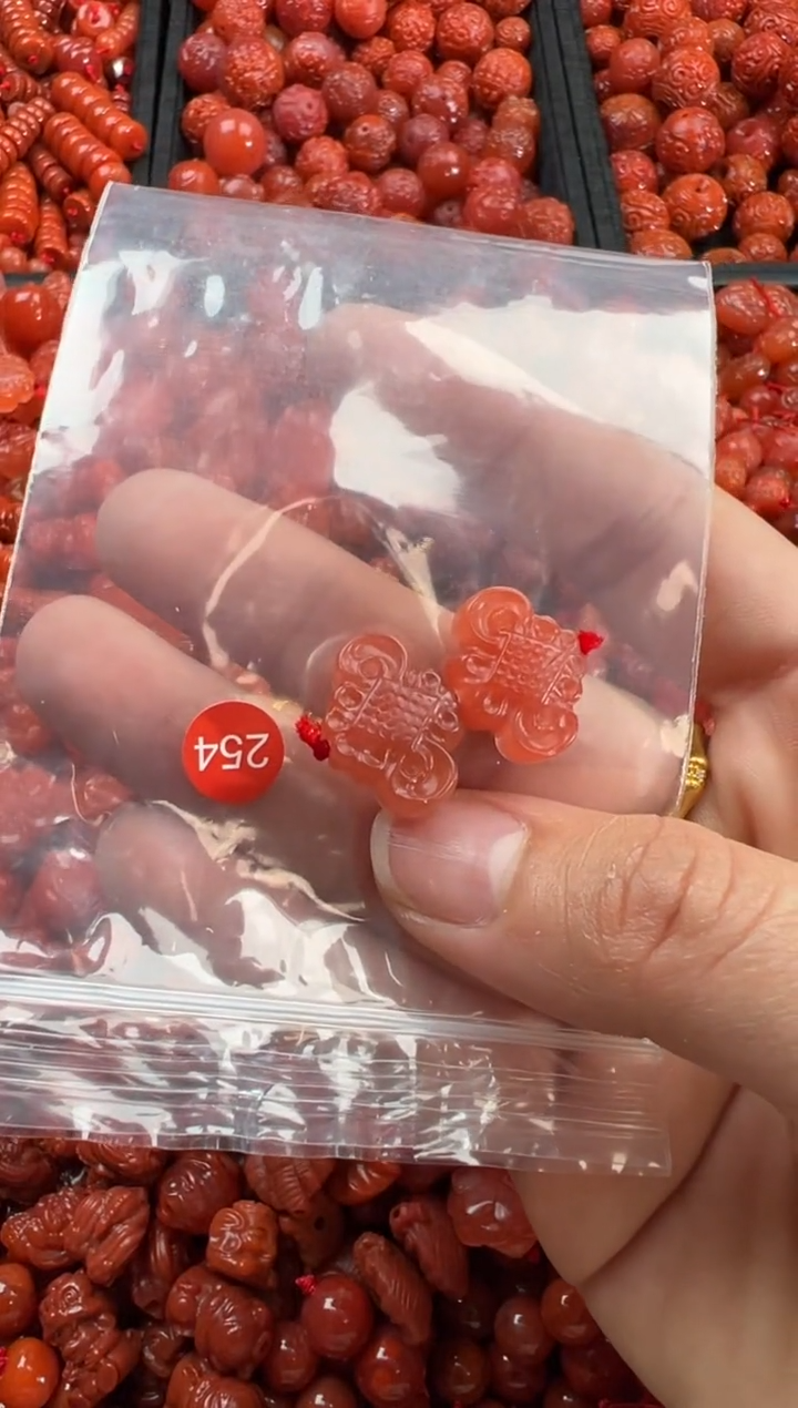 【闪购商品】南红玛瑙颈饰未镶嵌1