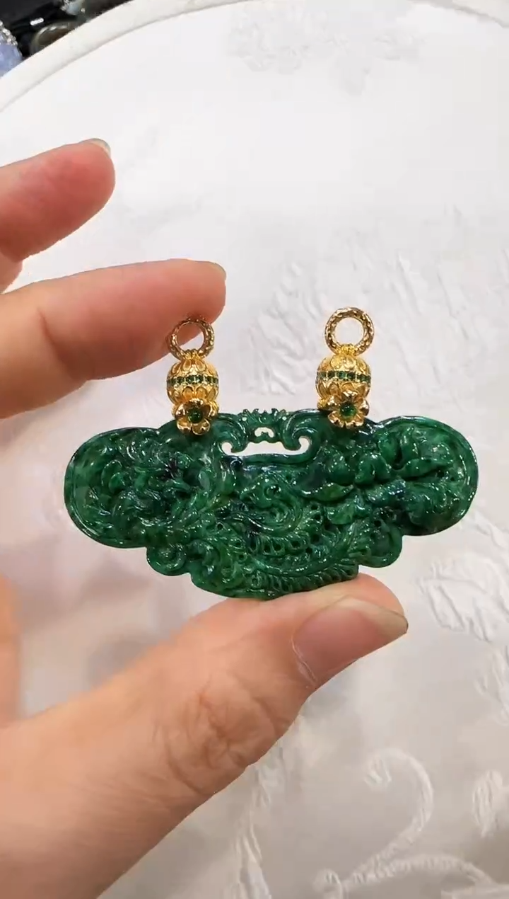 翡翠未镶嵌颈饰国风