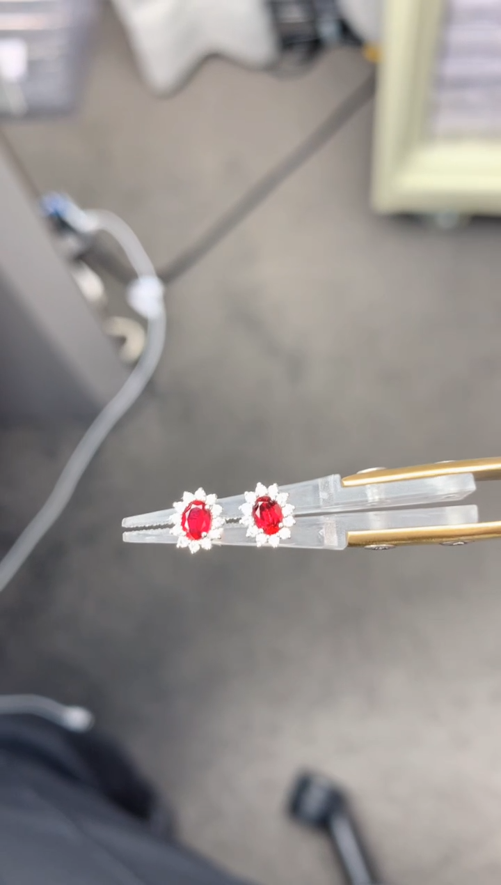 【闪购商品】红宝石耳饰18K金镶嵌30分红宝石耳钉