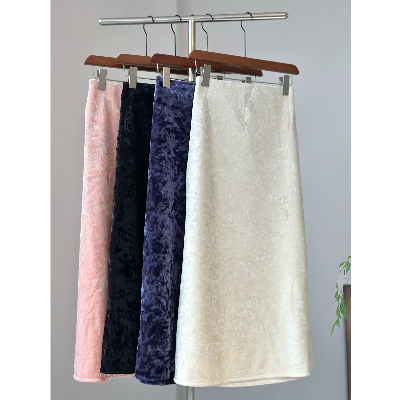 高级感新中式丝绒半身裙女秋冬百搭加绒加厚国风气质显瘦a字裙子