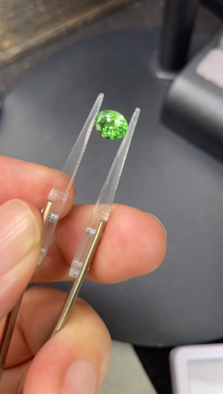 【闪购商品】石榴石（沙弗莱）裸石未镶嵌1.15克拉椭圆沙弗莱