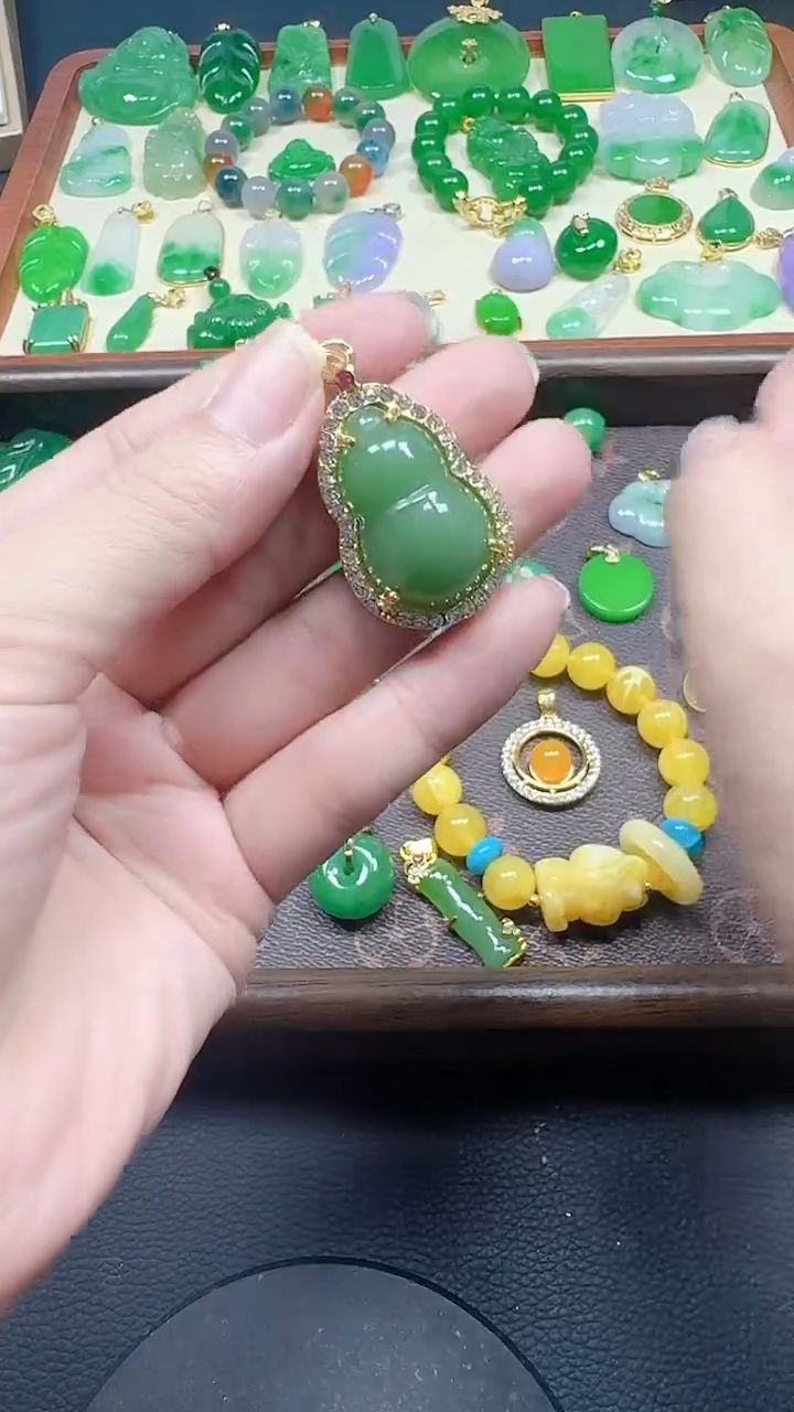 颈饰未镶嵌和田玉（糖玉）葫芦镶嵌