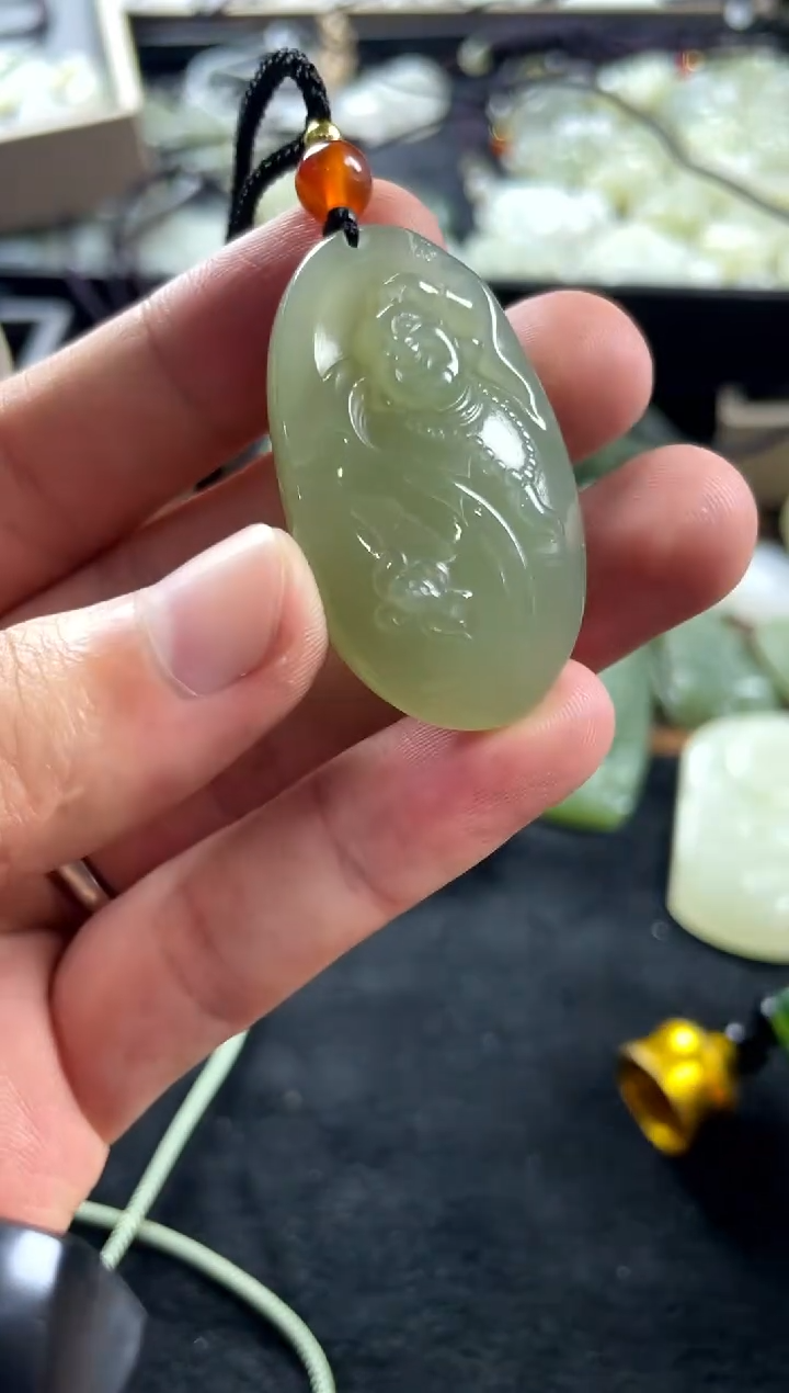 和田玉未镶嵌颈饰佛公